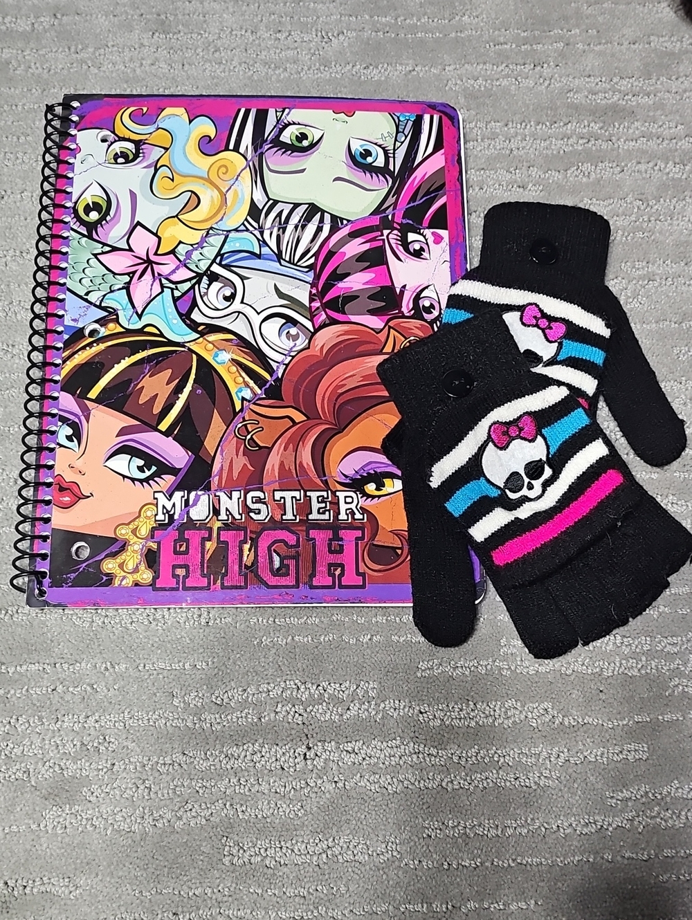 NWOT Monster High Y2K Mattel 2014 Skullette Gloves Mittens & Notebook